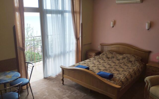 Raj Hotel