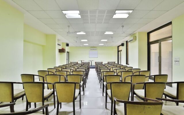 Oyo 2494 Hotel Shree Plaza