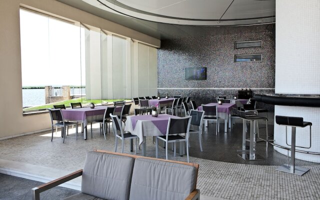 Sunray Hotel