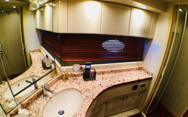 Easyacht Boat & Breakfast