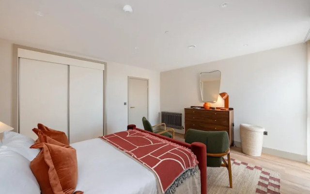 Stylish City Flat With Private Balcony
