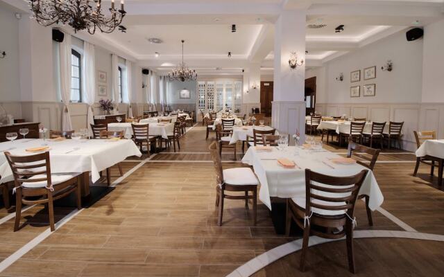 Dworzysko Hotel & Restaurant