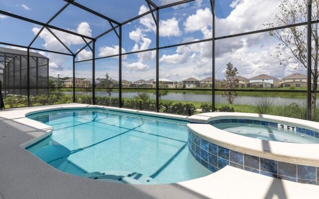 Stunning House With Private Pool