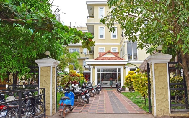Mad Monkey Hostel Kampot