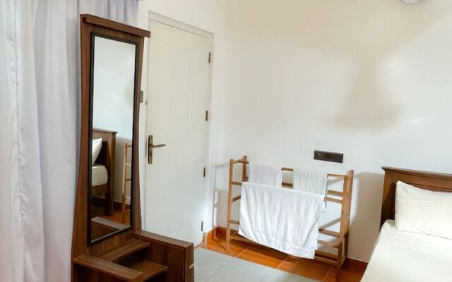 Room in Villa - Surf 247 Weligama Hotel