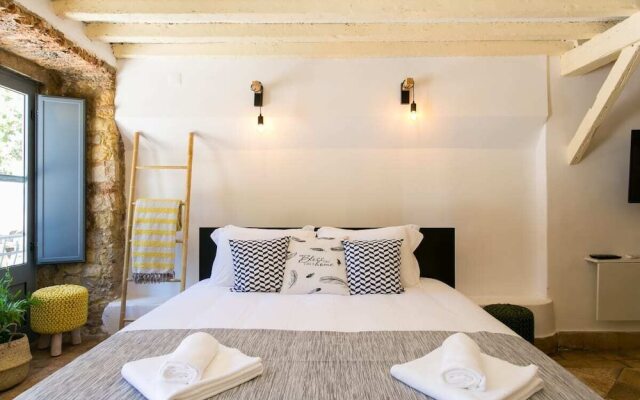 Original Photographers Studio Apartment in Alcântara