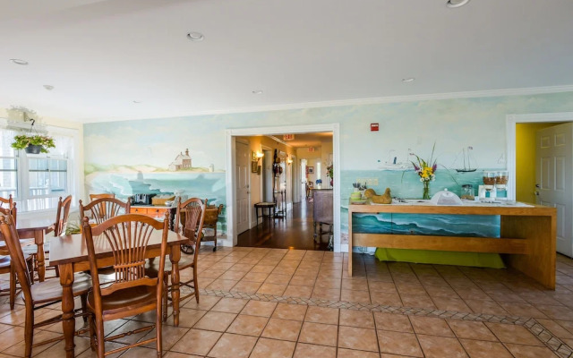 Payne's Harbor View Inn