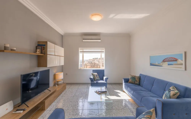 Harbour View Spacious 2BR Apartment