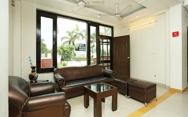 OYO 8785 Hotel Queen's Pearl