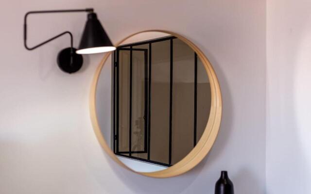 Lovelystay - Turquoise River View I