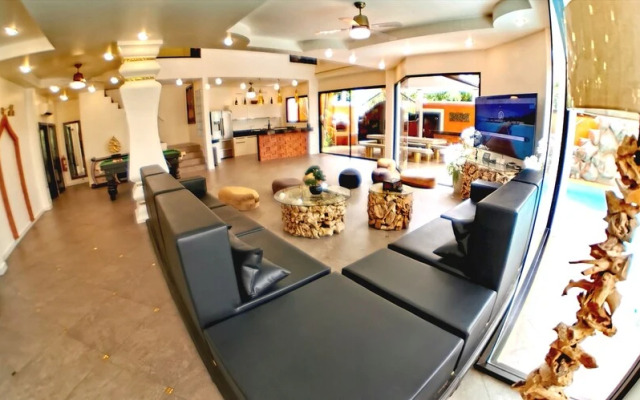 GOLDLAND Luxury Pool Villa Pattaya Walking Street 8 Bedrooms