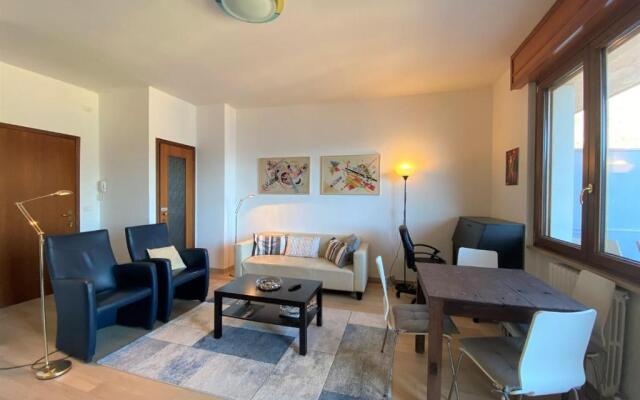 Due Leoni Lake View Apartment