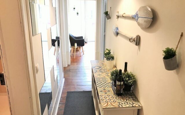 Spacious charming flat - heart of Lisbon