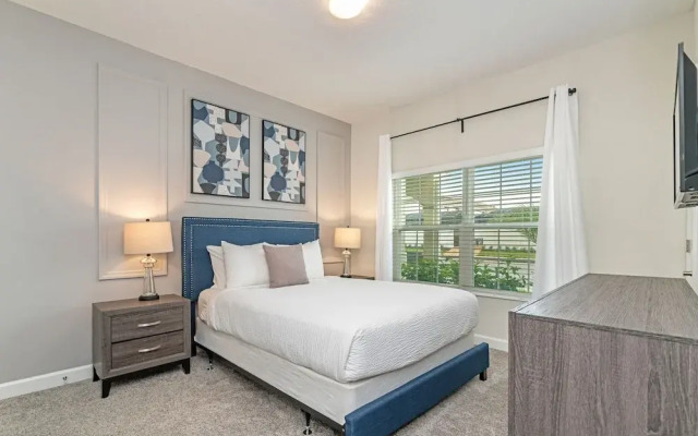 Modern Townhome W/private Pool & Free Water Park!