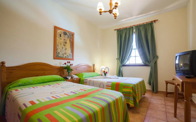 Apartamentos Oasis San Antonio
