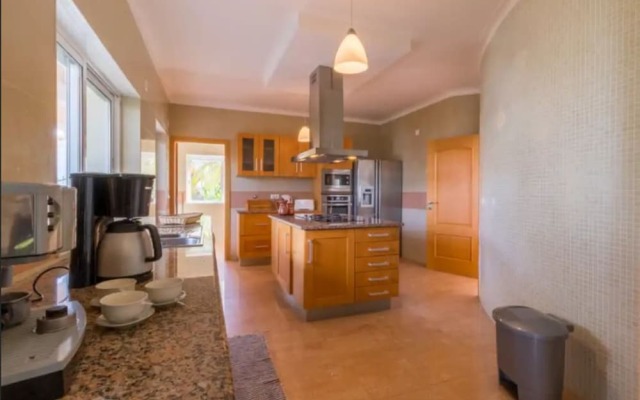 Villa - 5 Bedrooms with Pool - 107747