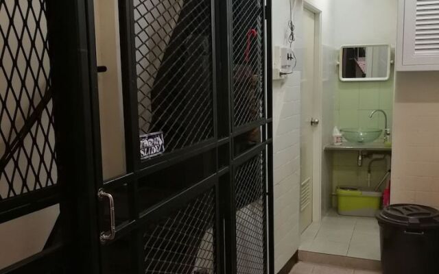 Sip N' Camp - Hostel