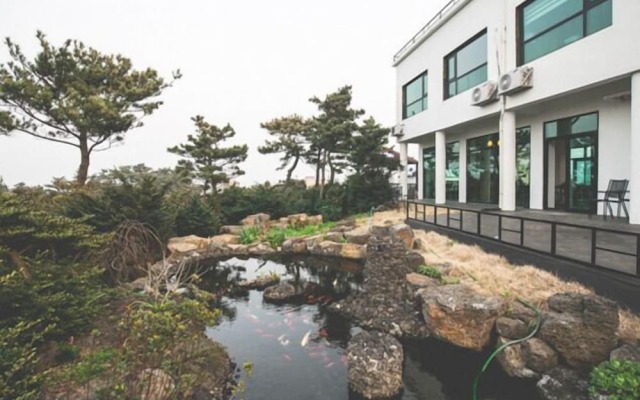 Jeju Ssariz Pension