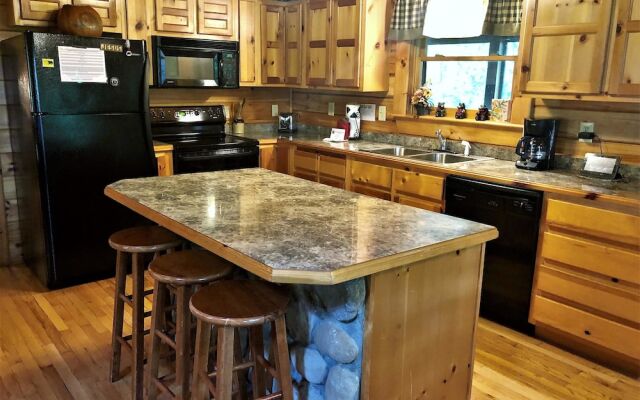 Bear Pleasures 2 Bedrooms 2 Bathrooms Cabin