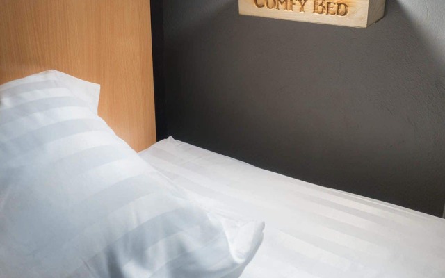 Comfy Bed Hostel - Adults Only