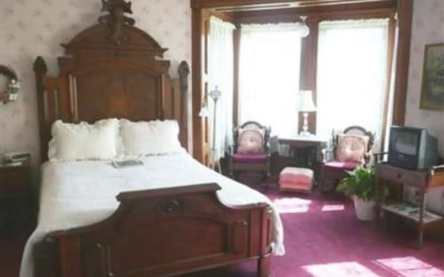 Squiers Manor B&B