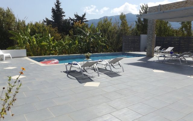 "xenos Villa 1 With Private Swimming Pool, Near The Sea"