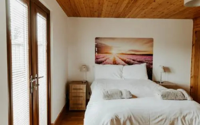 Little John's Petite Cosy Cabin