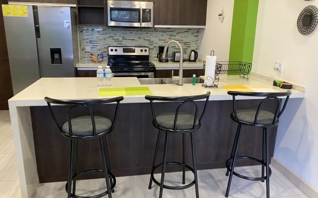 Elegant 1BR Apt with Pool
