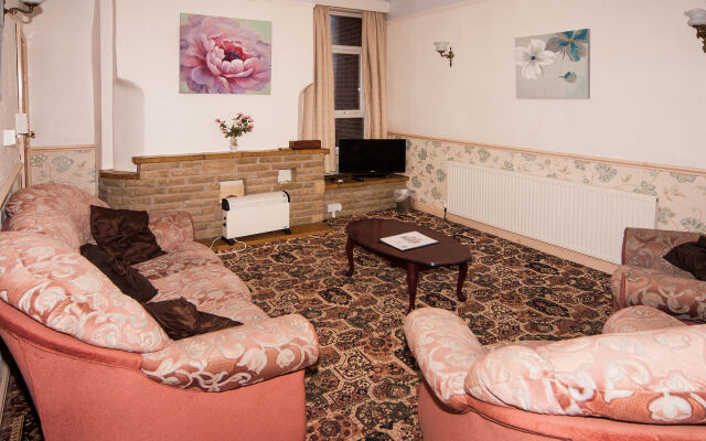 Lyndene Holiday Apartments