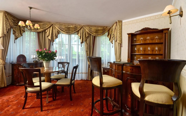 Hotel Zubrówka Bialowieza