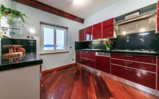 Apartments Donna with Sea View