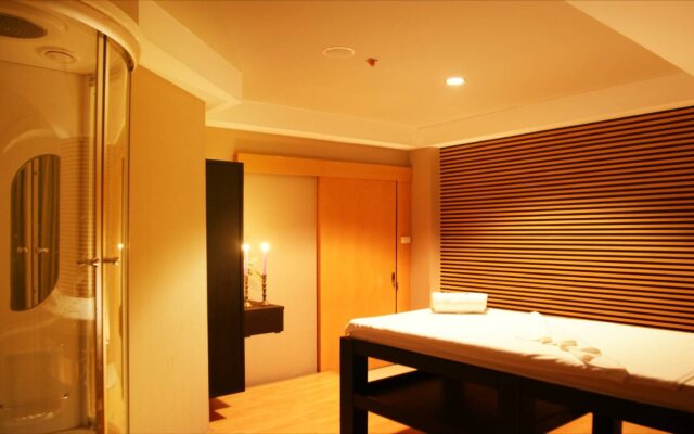 The Niran Grand Hotel