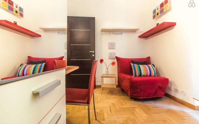 Eclectic 3 bed Flat 10 Minutes From the Colosseum