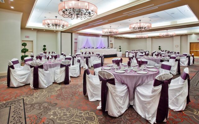 Holiday Inn Hotel & Suites Ottawa Kanata by IHG