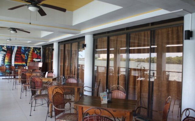 Regatta Residence Hotel