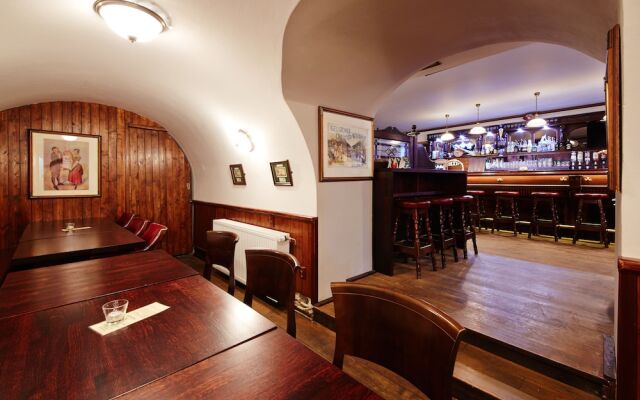 Nelly Kelly's Hotel