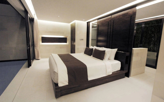 eqUILIBRIA SEMINYAK