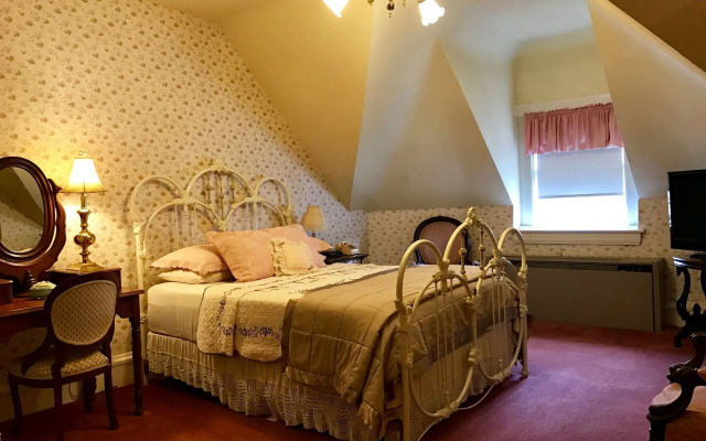 Redstone Inn And Suites