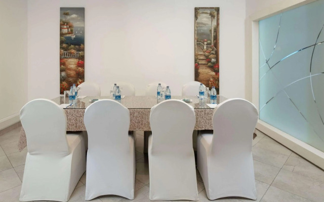 Peninsula Hotel Dar es Salaam