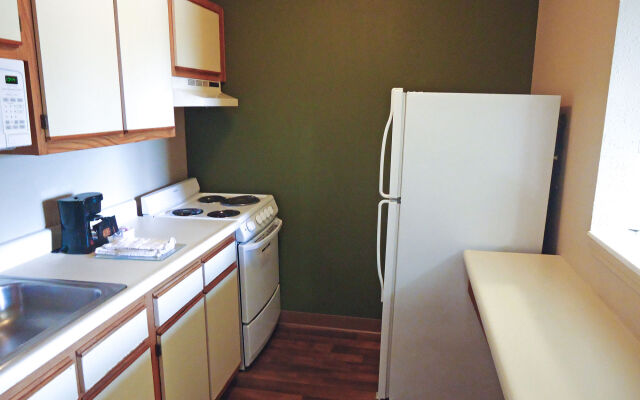 HomeTowne Studios & Suites by Red Roof Greensboro