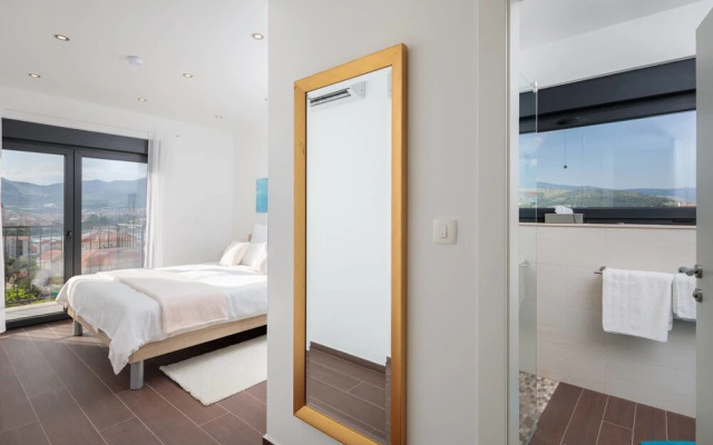 Villa Salt - 10 people, heated pool, Trogir, near beach & Split airport