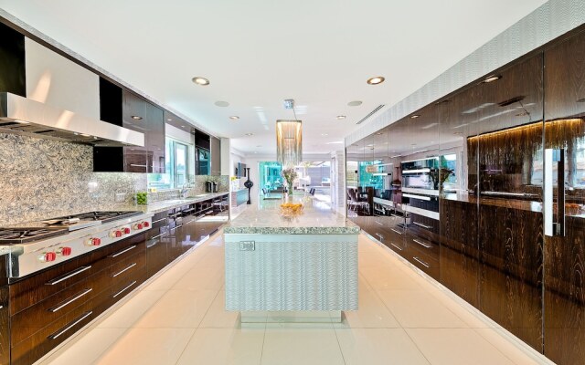 Hollywood Estate With Stunning Views