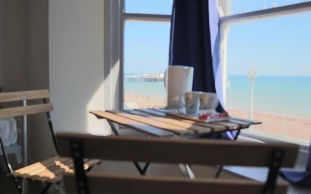 The Grapevine Seafront - Hostel