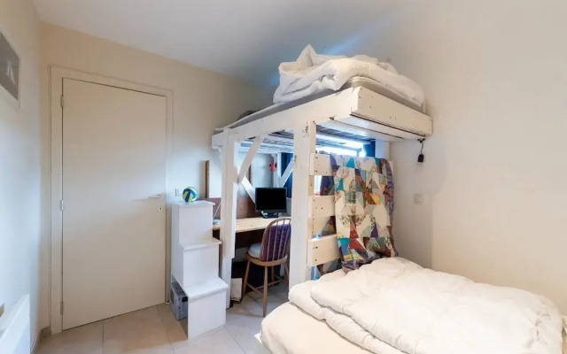 Charming Waterside Getaway