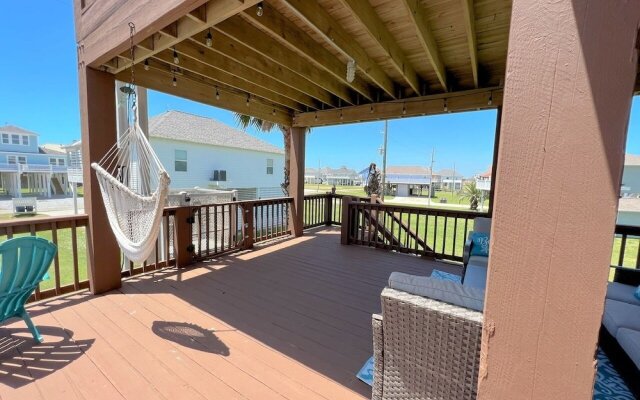 Sea-renity 3 Bedroom Home by Redawning