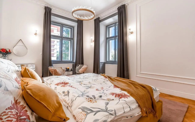 Emperor Castle View Suite