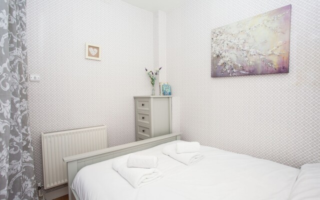 1 Bedroom Garden Apartment Near Gloucester Road Station