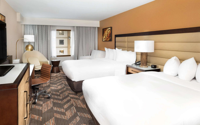 DoubleTree by Hilton Hotel Lawrence