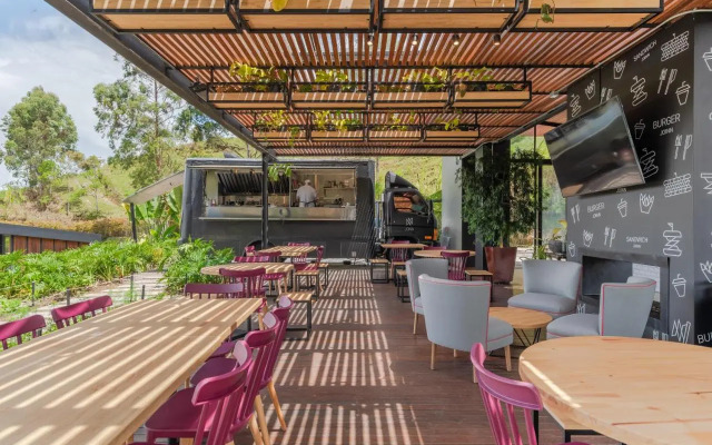 Joinn Houtel Guatape