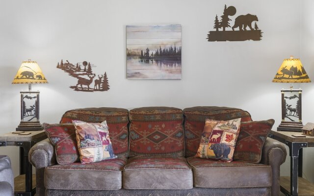 Ozark Escape at the Pointe